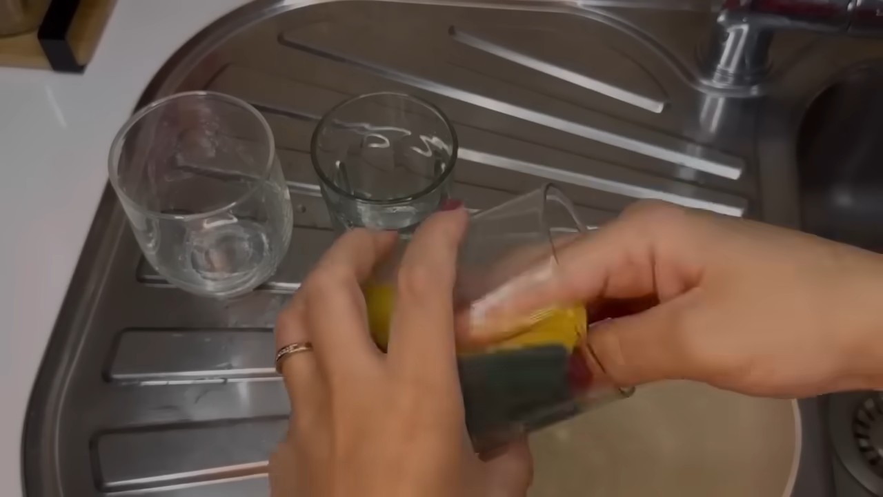 Vinegar and Salt Cleaning Solution